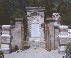 005_Matteo Riccis tomb.jpg