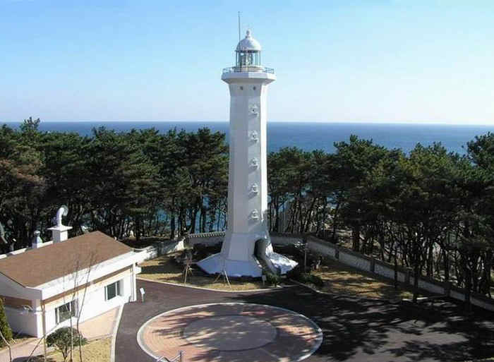 lighthouse13ukgi.jpg